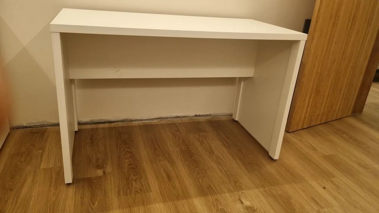 Mesa escrivaninha para escritório ou estudos (Entrego no Rio Vermelho e Ingleses)  - Foto 3