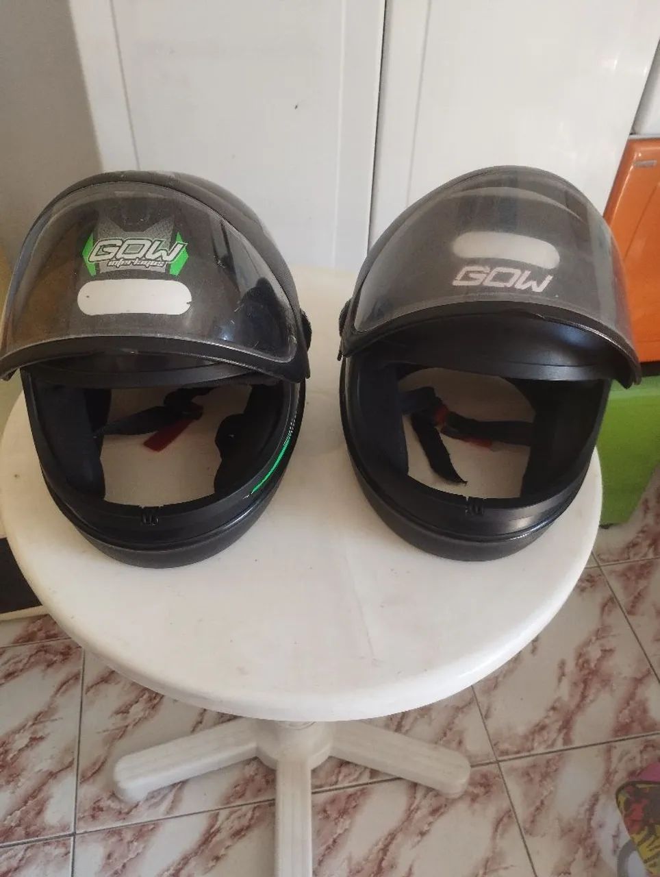 Vendo os dois capacetes seminovos 150 os dois.