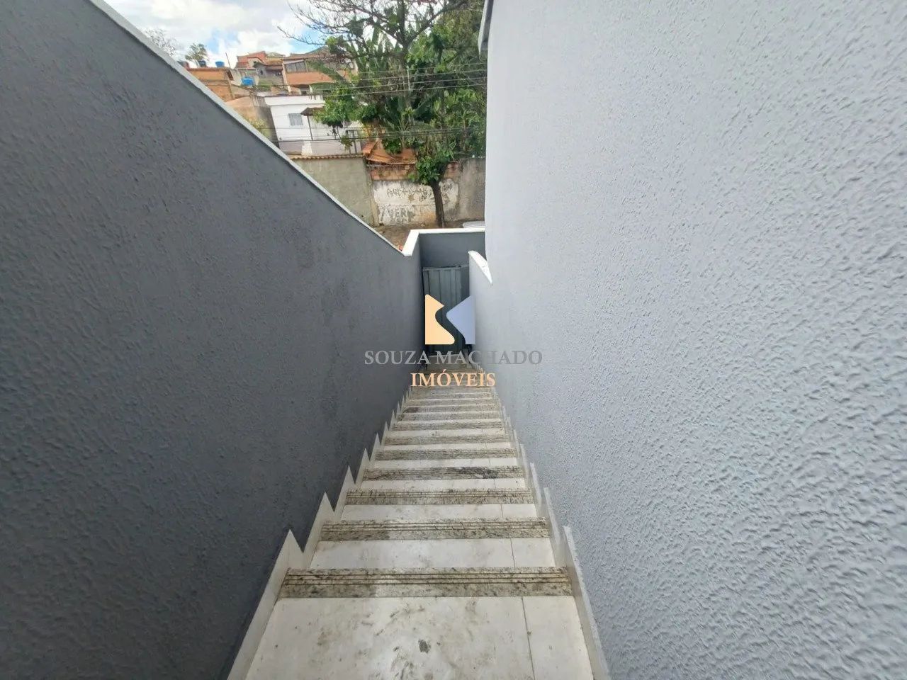 Casa linear acima do nível da rua de 3 quartos e uma vaga - Foto 3