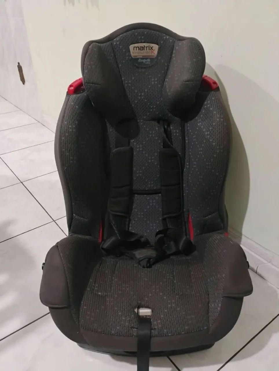 Cadeirinha para carro até 25 kilos.