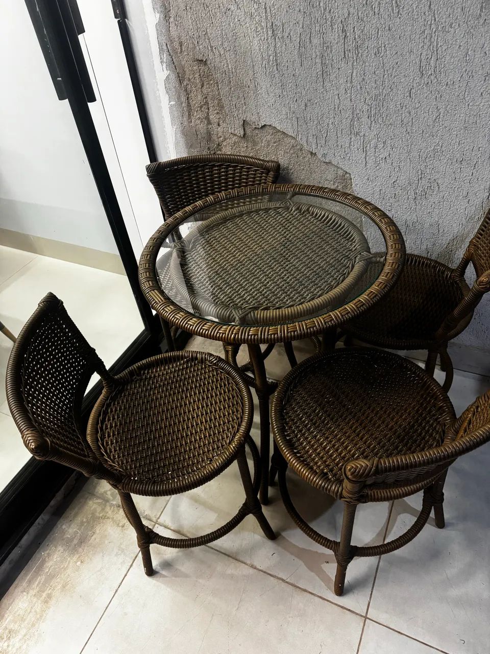Mesa com 4 cadeiras de fibra sintética  - Foto 2
