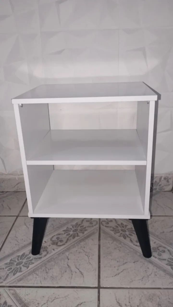 Kit 2 Mesas de Cabeceira Retrô Compacta com Nicho para Quarto Sala Casal ou Solteiro - Foto 2
