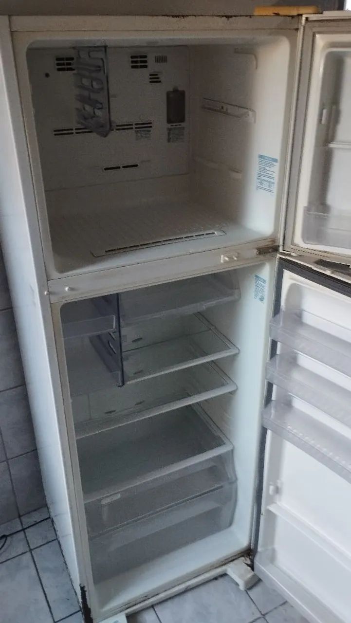 Geladeira Electrolux DF 50 defeito na borracha  - Foto 4