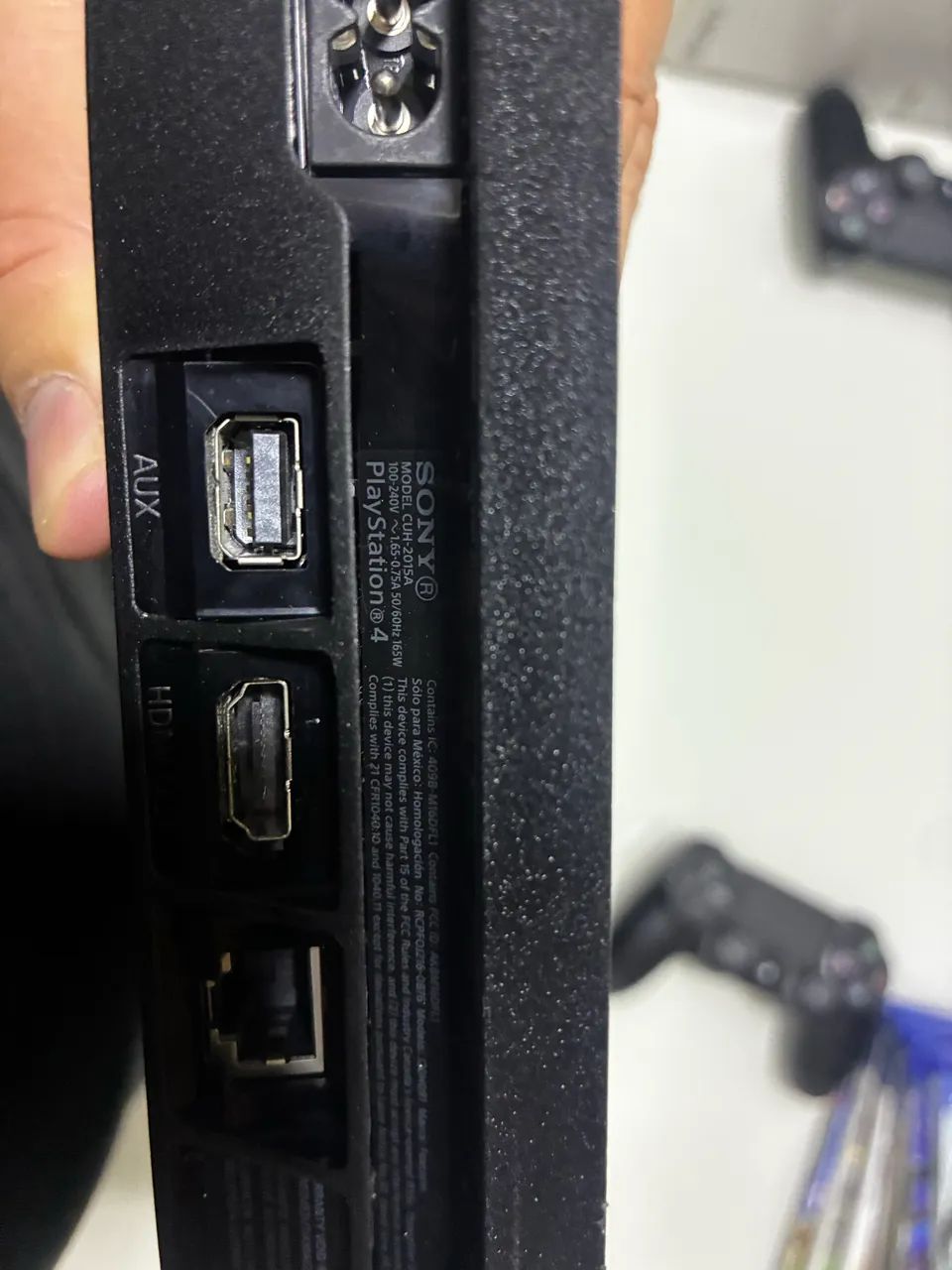 PlayStation 4 slim - 2 controles - Foto 2
