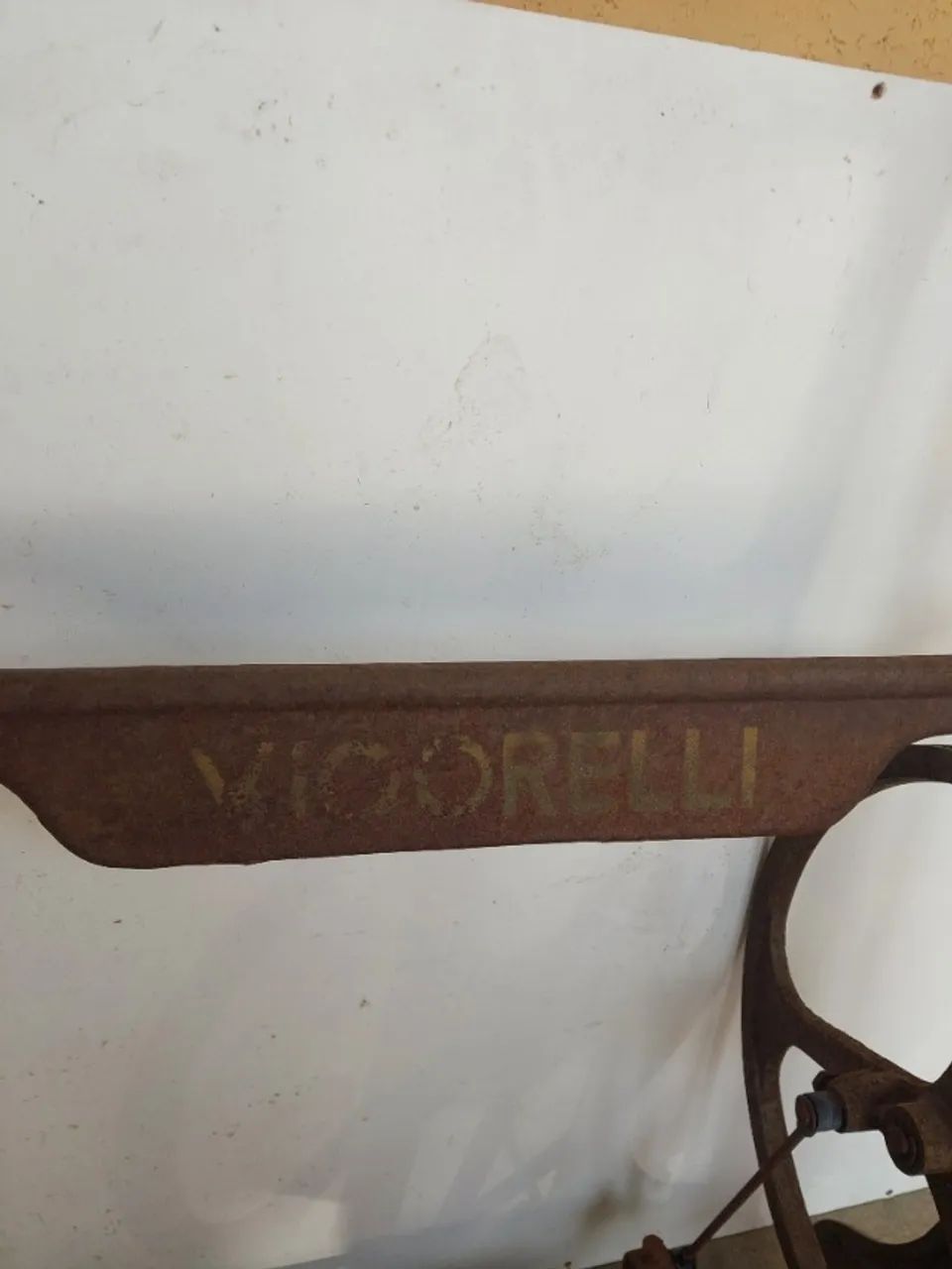 Base de máquina costura antiga Vigorelli - Foto 5