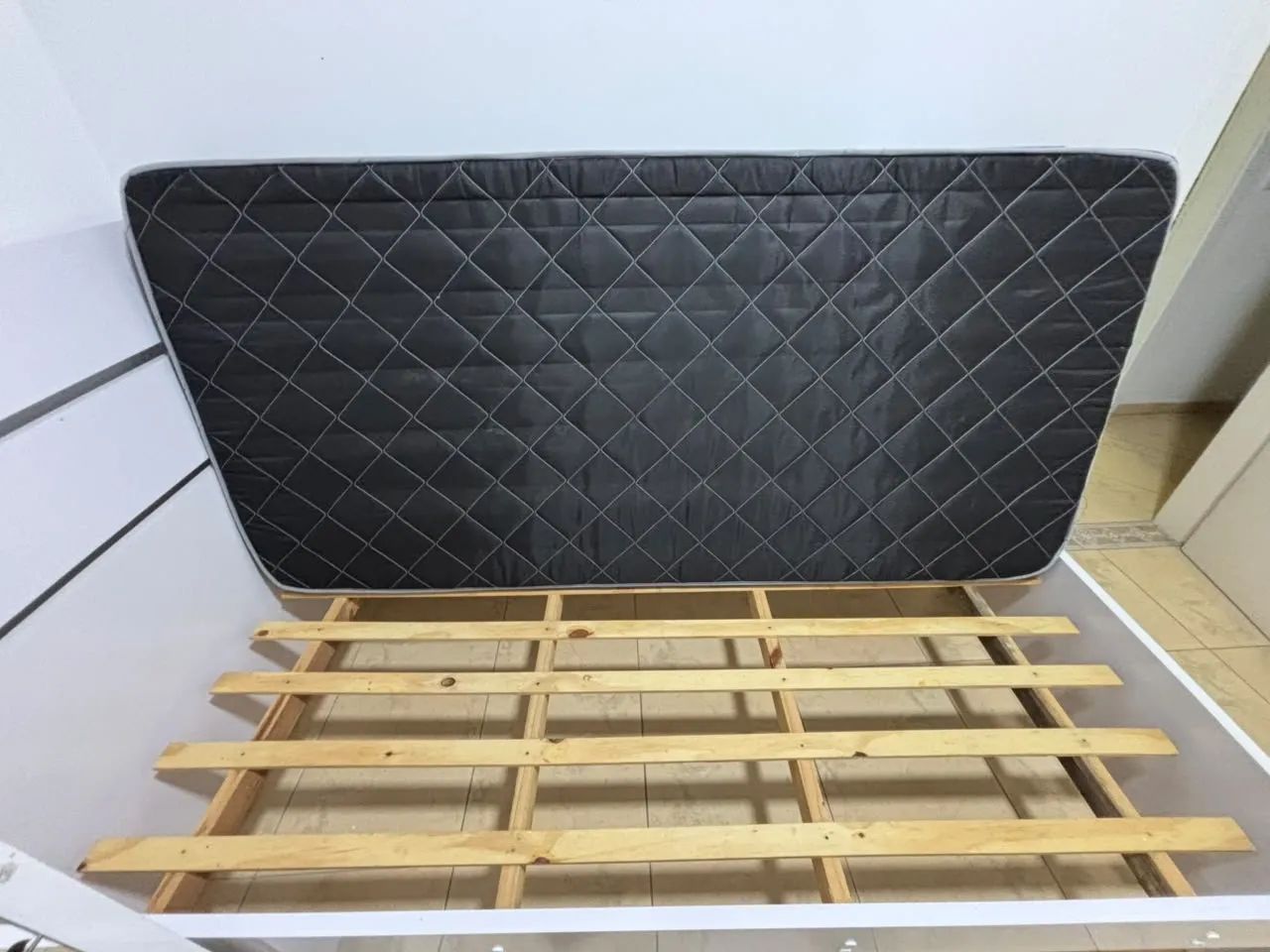 Cama de Solteiro à venda 