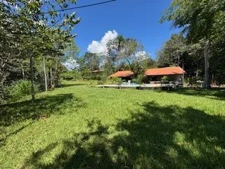 Chácara com 2 corregos e com casa de 3 qts de 2.300m2 em  70km de goiânia
