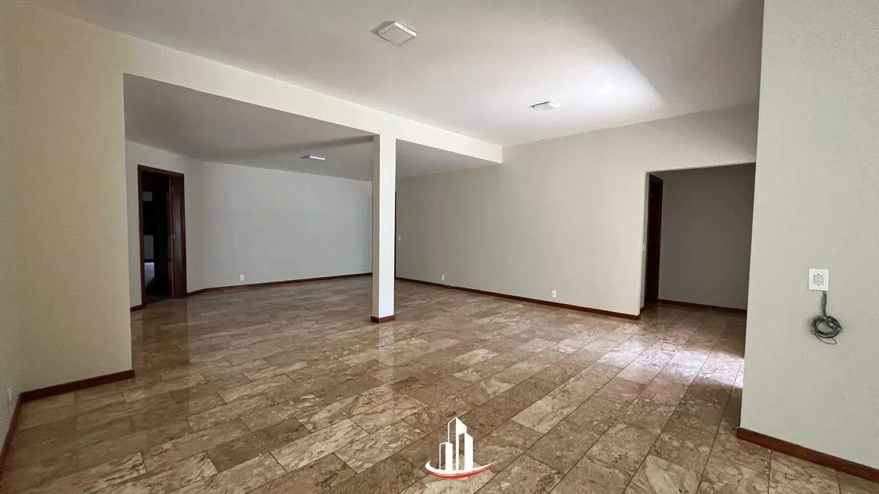 Casa ampla com 3 suítes, suíte master com closet, escritório e 2 vagas cobertas no bairro: - Foto 4