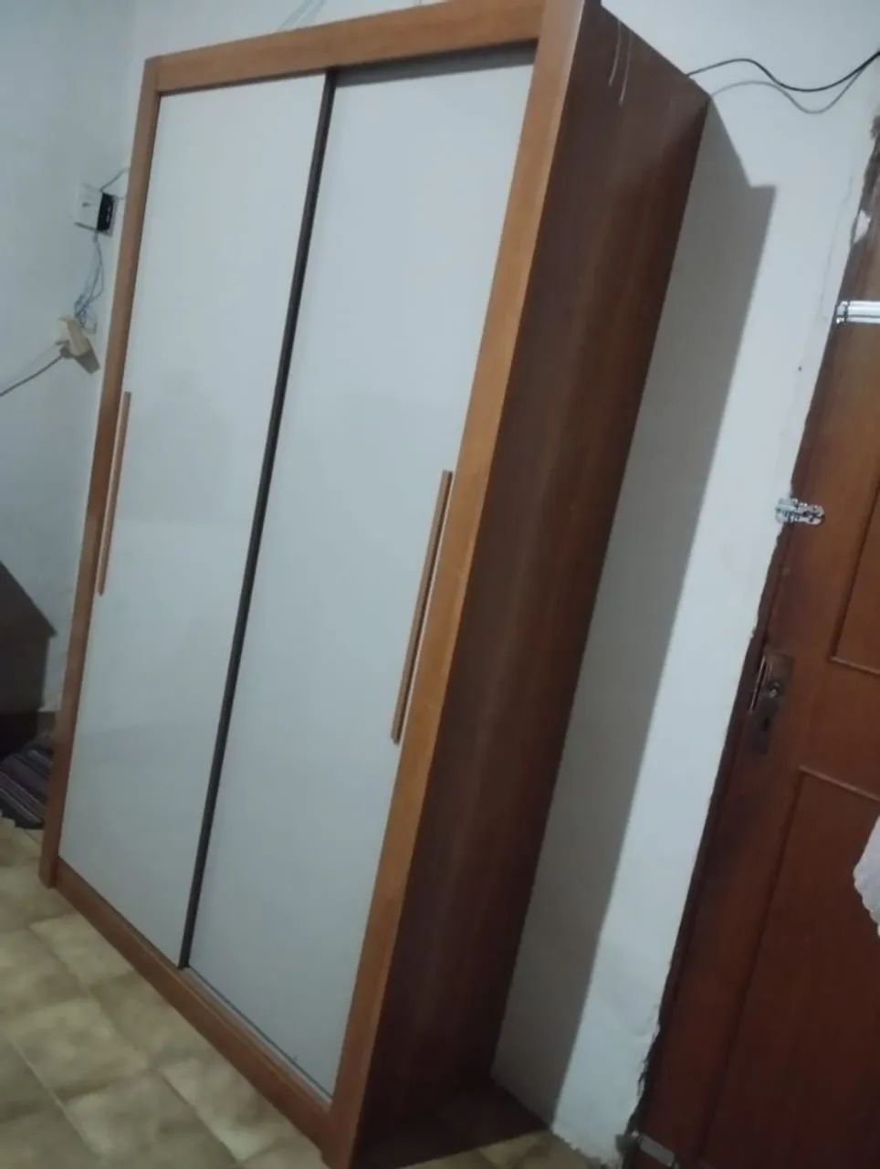 Guarda roupa 8 meses de uso com qualidade 