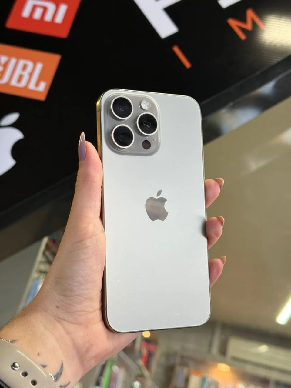 iPhone 15 Pro Max 256GB - Natural Titanium - Celulares e