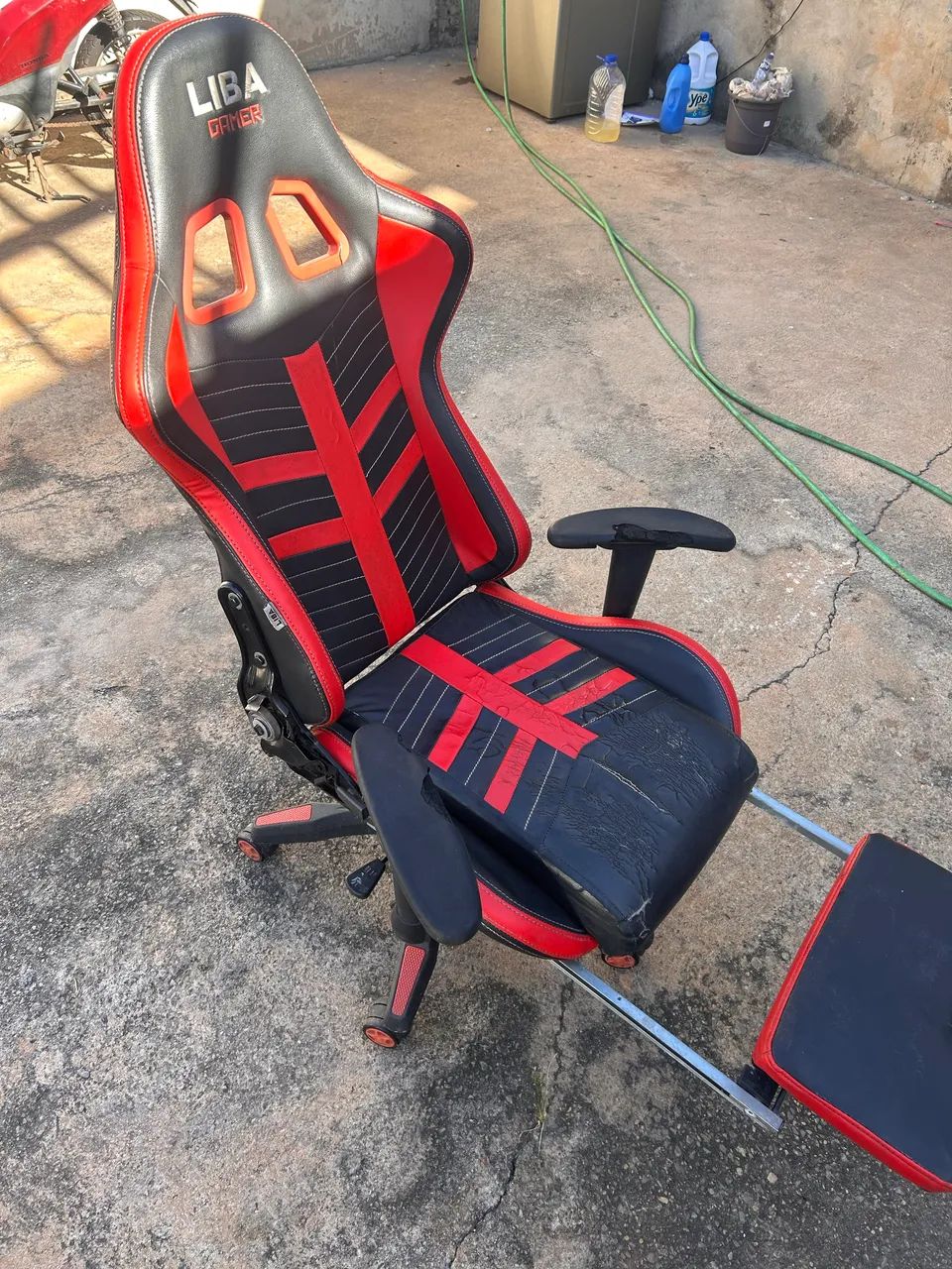 Gaming Chair with Footrest