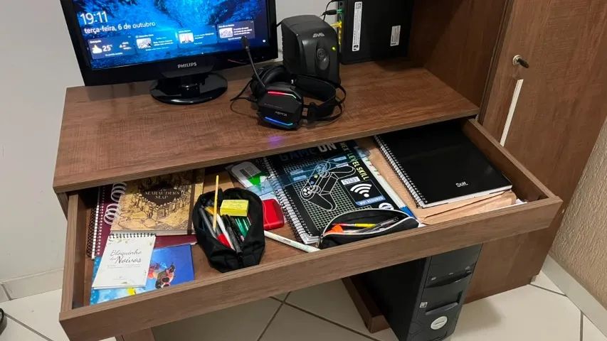 Computador com mesa e cadeira  - Foto 5