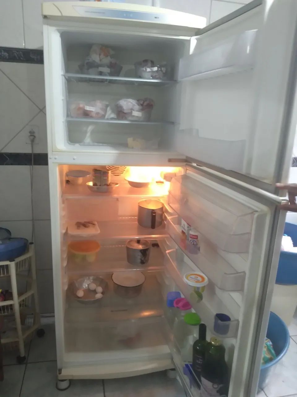 Vende se uma geladeira usada - Foto 2