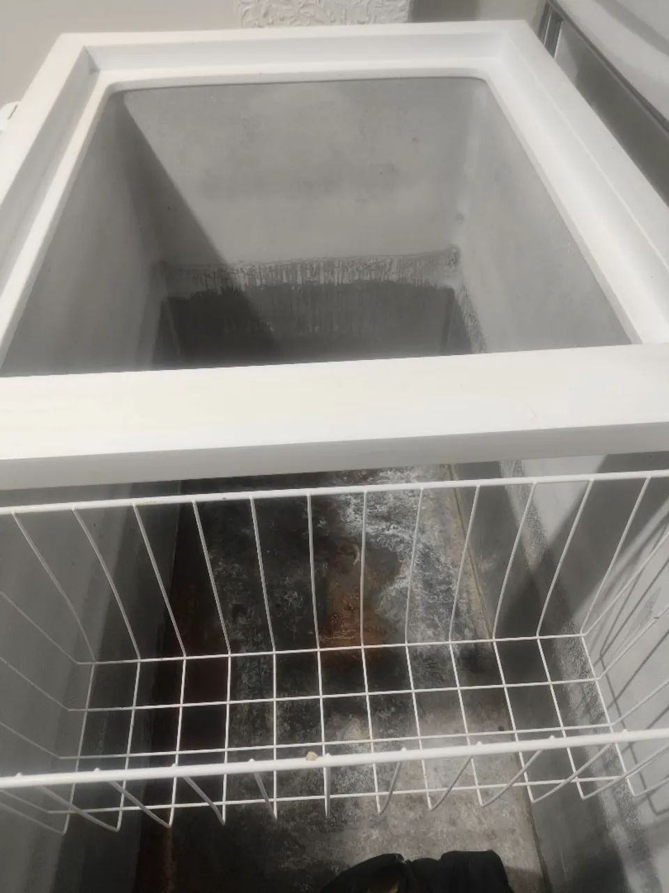 Freezer horizontal com 2 portas.