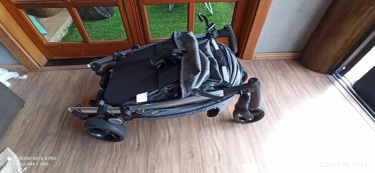 Carrinho de bebê Kiddo compacto + bebê conforto  - Foto 4