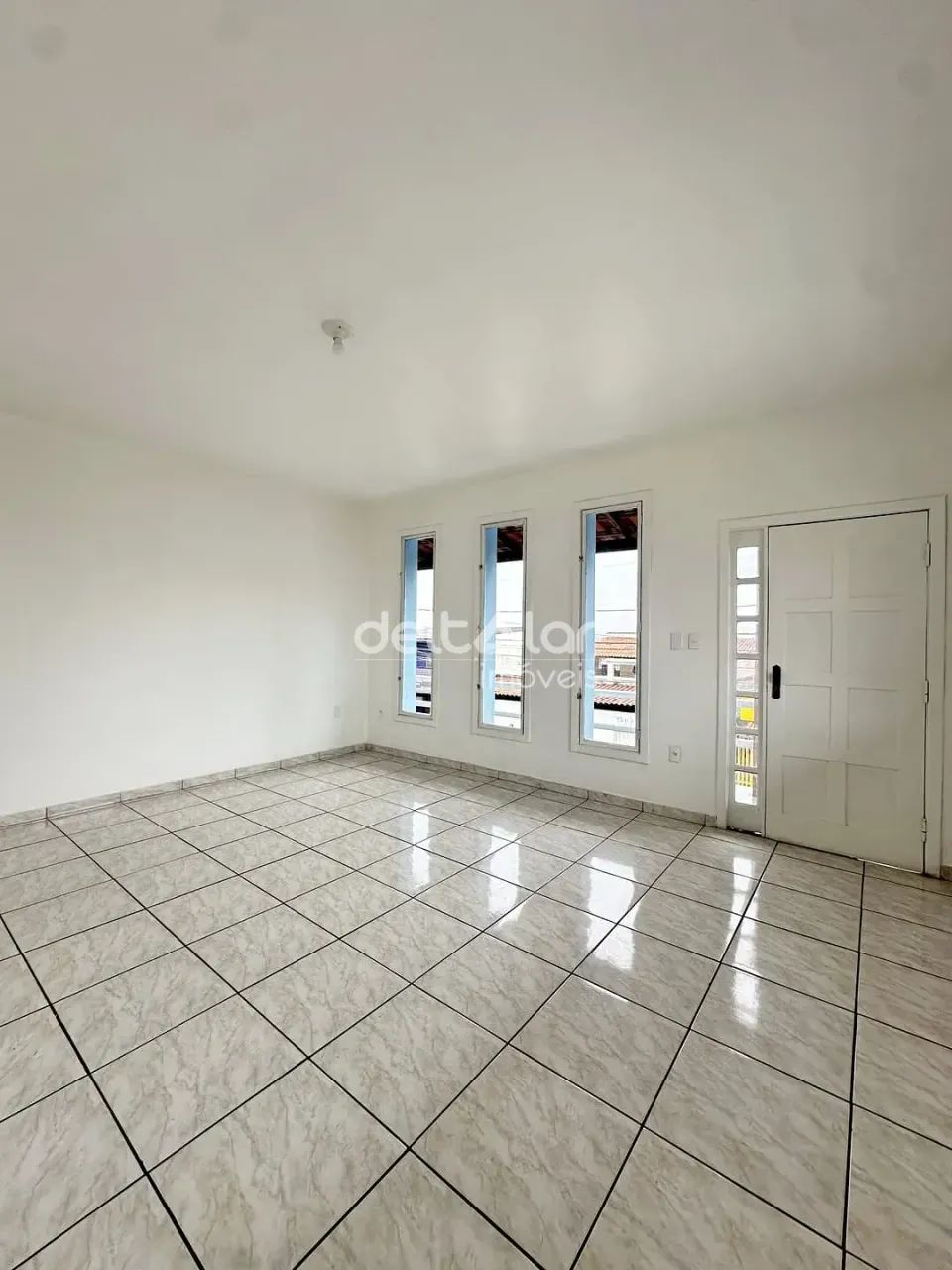 Casa comercial para locação com 3 quartos, varanda e um banheiro, Floramar, Belo Horizonte - Foto 2
