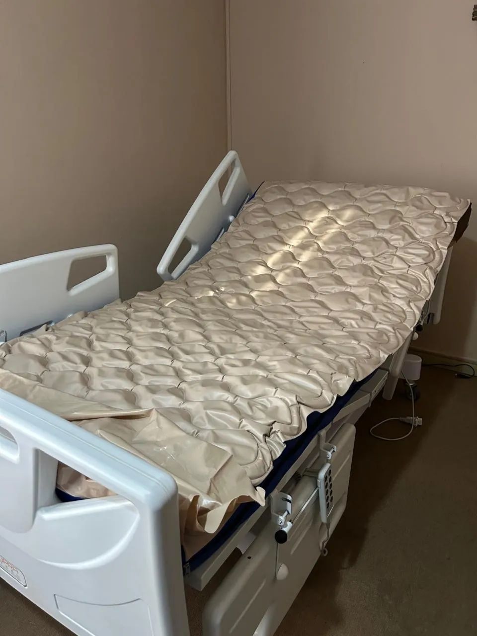 Cama articulada hospitalar 