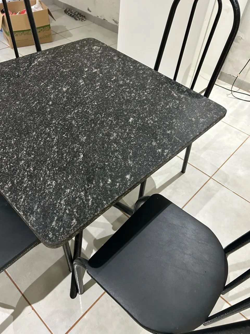 Mesa com 4 cadeiras  - Foto 3