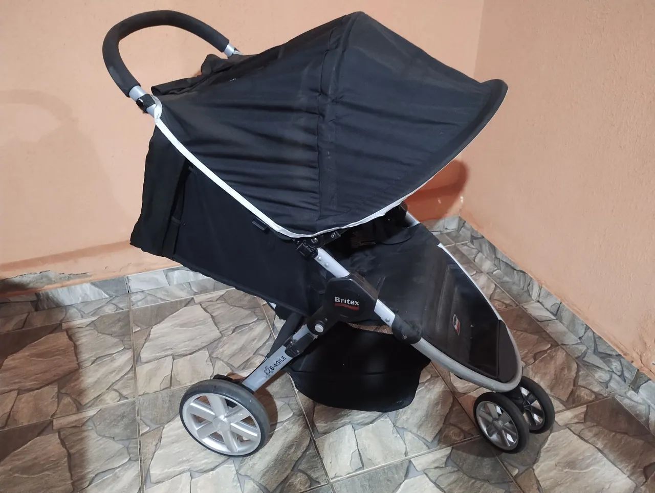 Carrinho de bebê conservado. - Foto 5