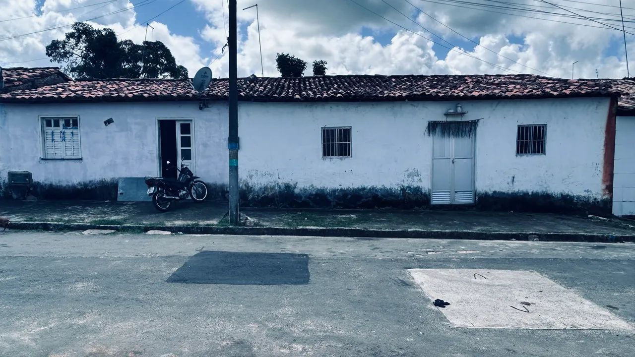 Vende-se imóvel- casa mais galpão do lado / quintal com área imensa  - Foto 5
