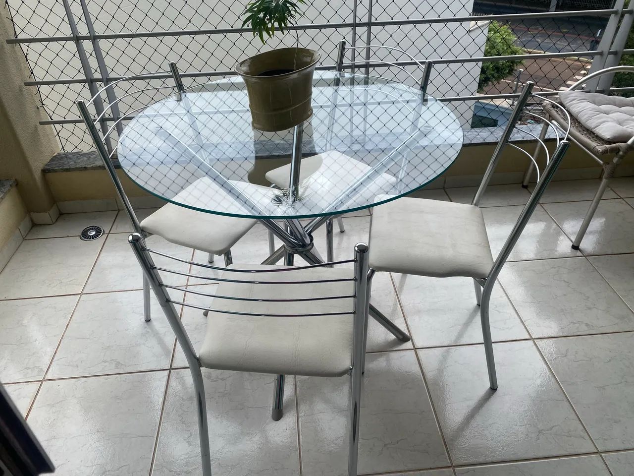 Mesa de vidro com 4 cadeiras - Foto 2