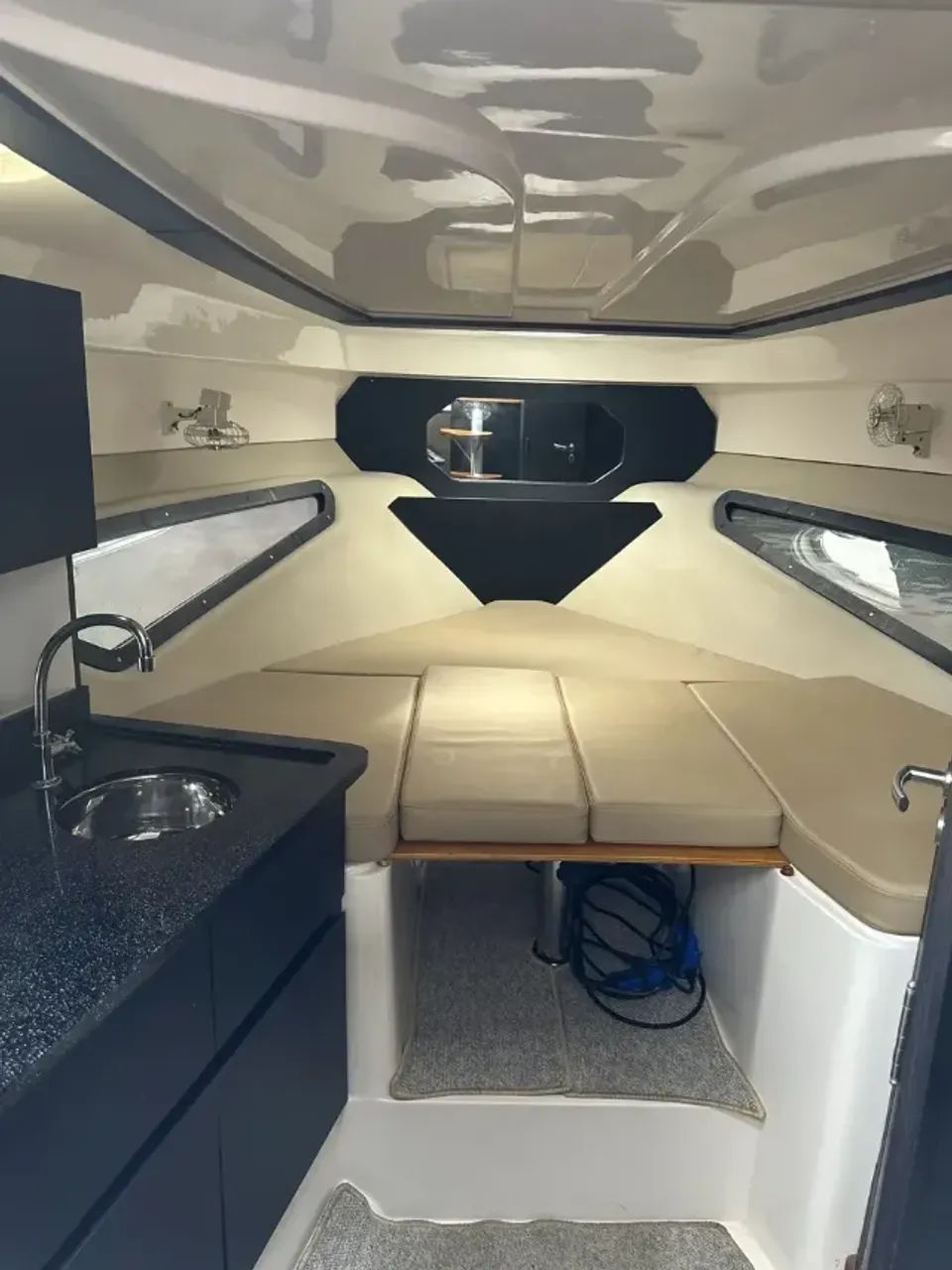 Lancha Triton 330 - 33 pés | Ano 2015 | 2 Motores Volvo Penta 4.3L MPI 220 HP | 540 Horas - Foto 8
