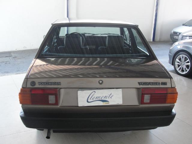 Vw - Volkswagen Voyage ( Placa Preta ) - Foto 5