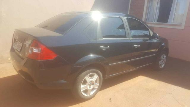 Vendo Carro Ford Fiesta Sedan - Foto 3