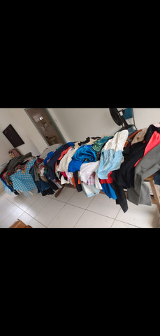 Lote de roupas pra brechó