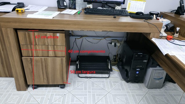 Mesas e gaveteiros escritorio