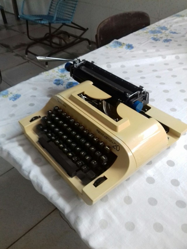 Maquina de escrever remington 20 em otimas condições 