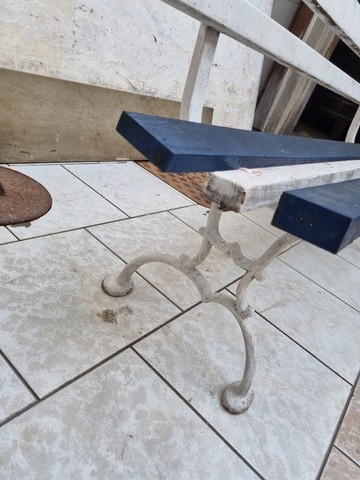 Banco De Jardim Pés De Ferro E Assento Em Madeira - Foto 3
