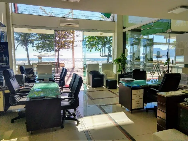 Loja frente mar à venda na Avenida Atlântica em Balneário Camboriú! Com vaga e mezanino!