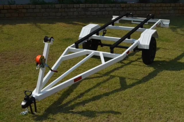 carreta para barco de aluminio de 4 a 6 m