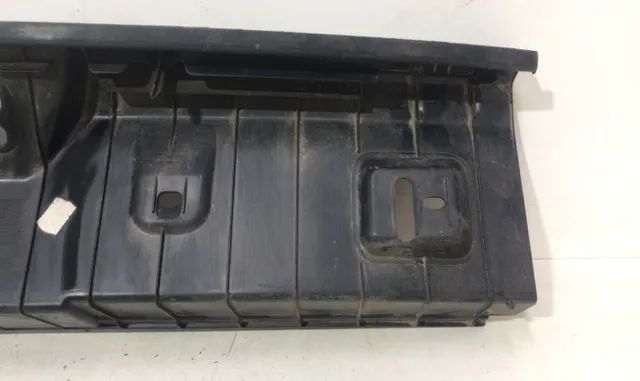 Acabamento inferior da porta malas Bmw 320i 2014  * - Foto 2