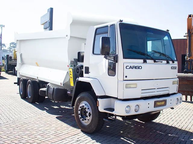 Ford Cargo 6332 - 6x4 - 2010/2011 - Caçamba Trucket 16M³