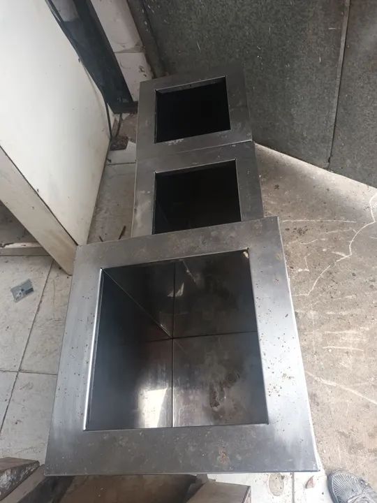 Conjunto de 3 lixeiras de aço inox  1.100 as 3 unidades 