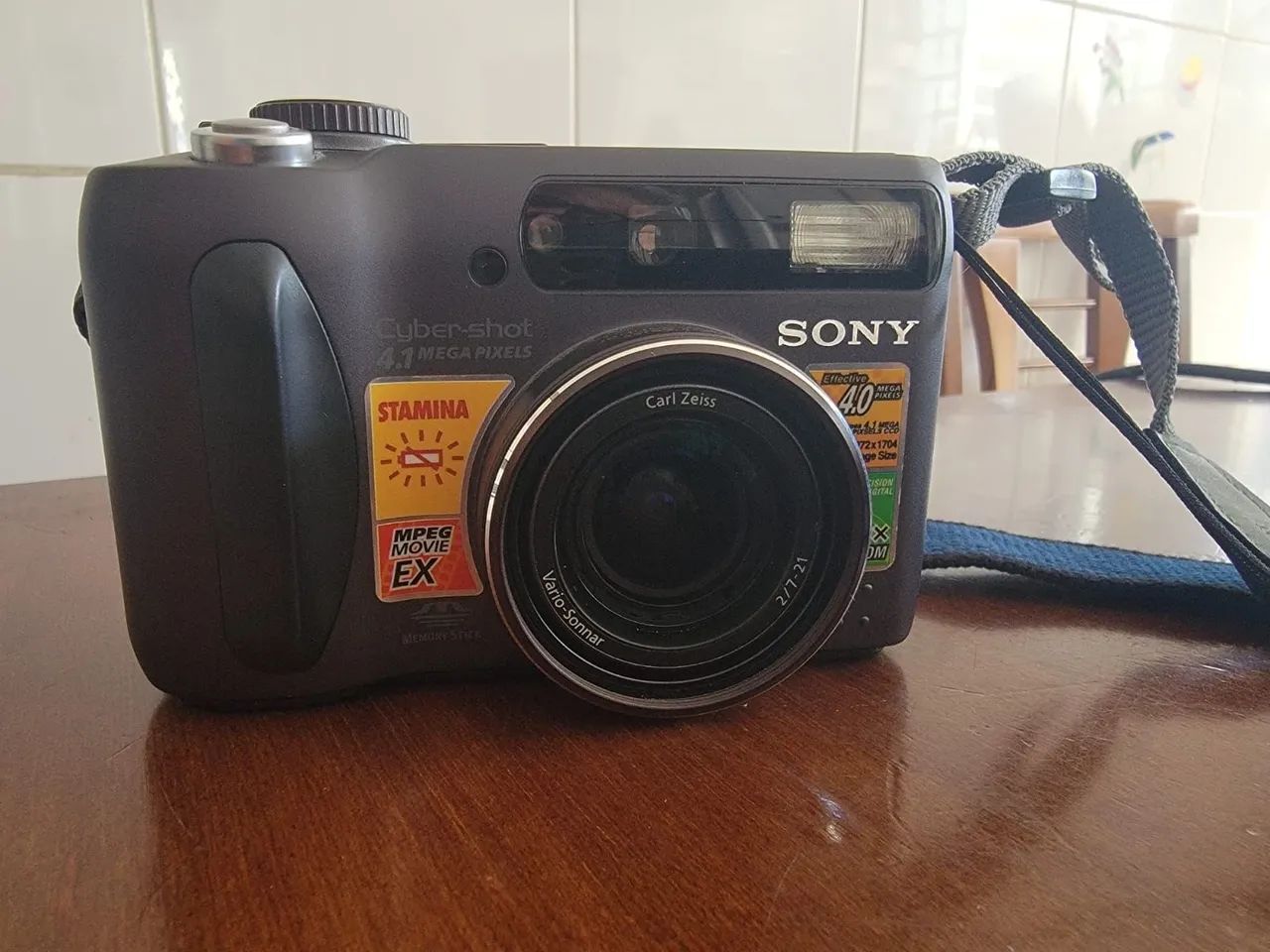 Câmera Sony Cyber-shot DSC S85