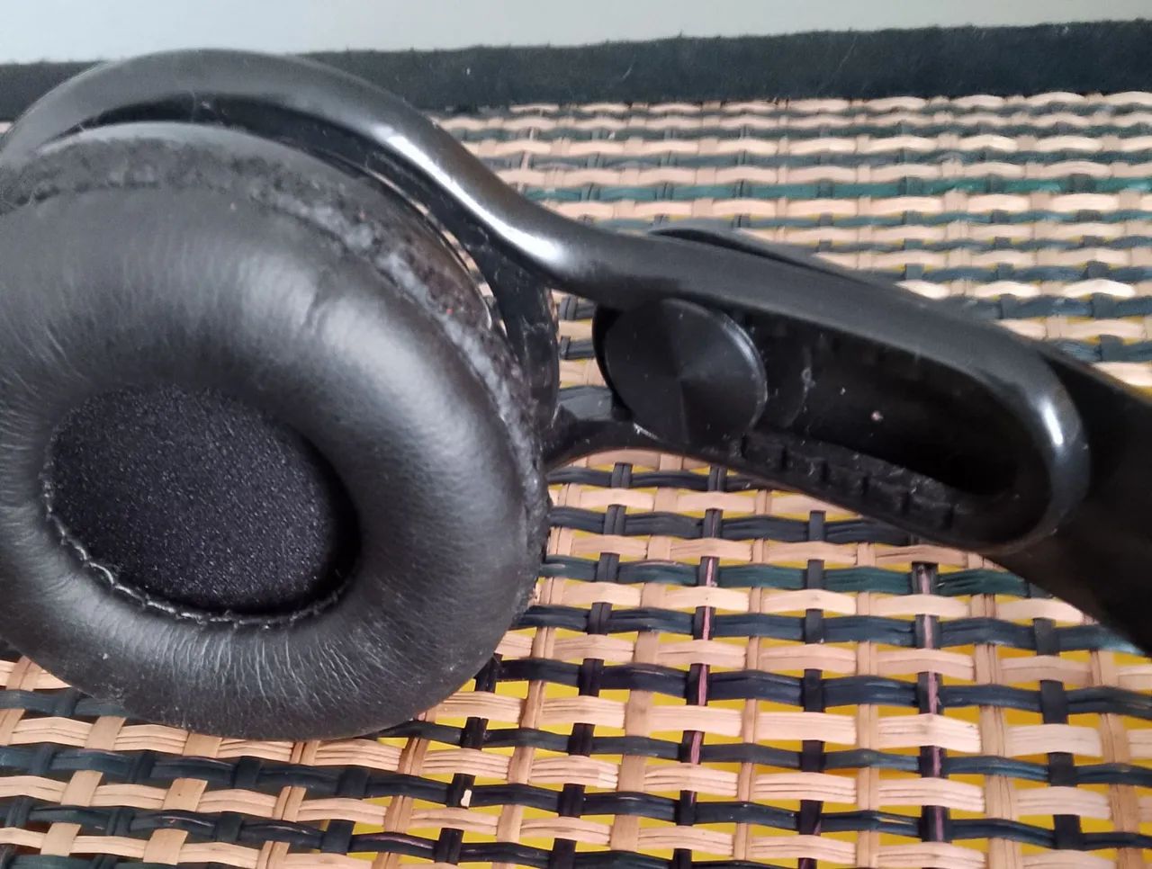Headphone com fio Over-Ear Preto - Multilaser - Foto 4