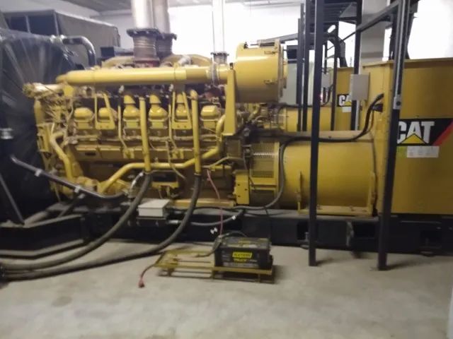 Geradores de Energia Caterpillar 1700 1500 kVA 3000 hrs Motor 3512 17001500kva - Foto 2