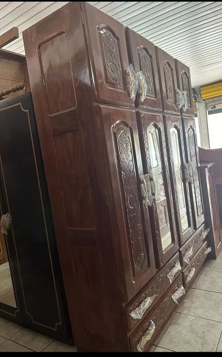 Guarda roupa com 4 portas