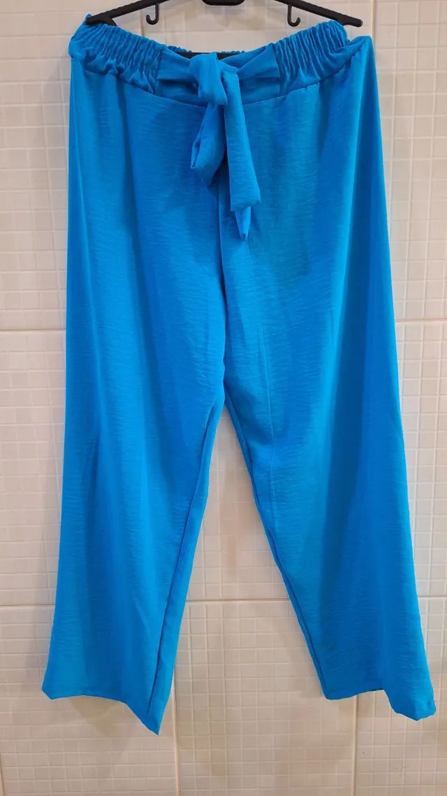 Calça pantalona azul em crepe 