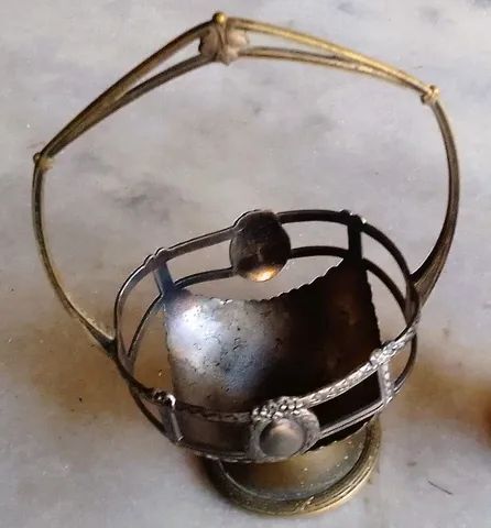 Luxuosa Cestinha Floreira espessurada a prata com alça ricamente trabalhada Descrição* - Foto 6