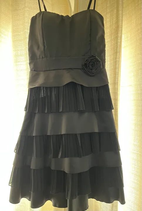 Vestido preto com flor Tamanho P marca lemon cola