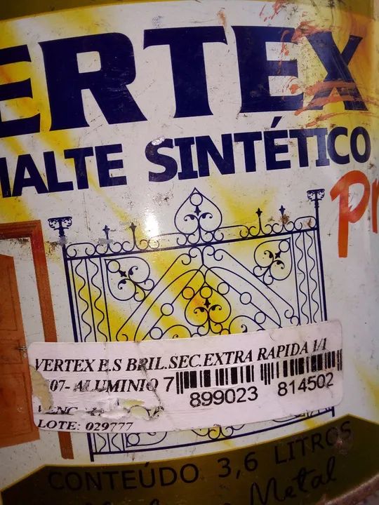 Vendo esse galão de tinta aluminio 