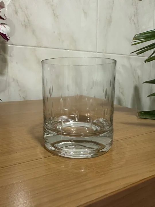 Antigo Copo para Whisky Demi em Cristal com lapidação em lágrimas 