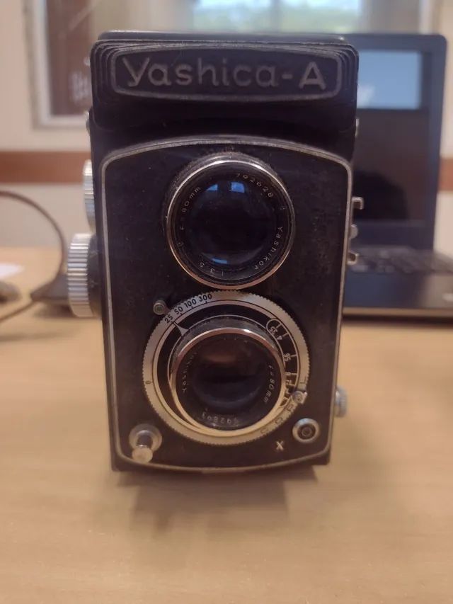 Câmera Yashica antiga