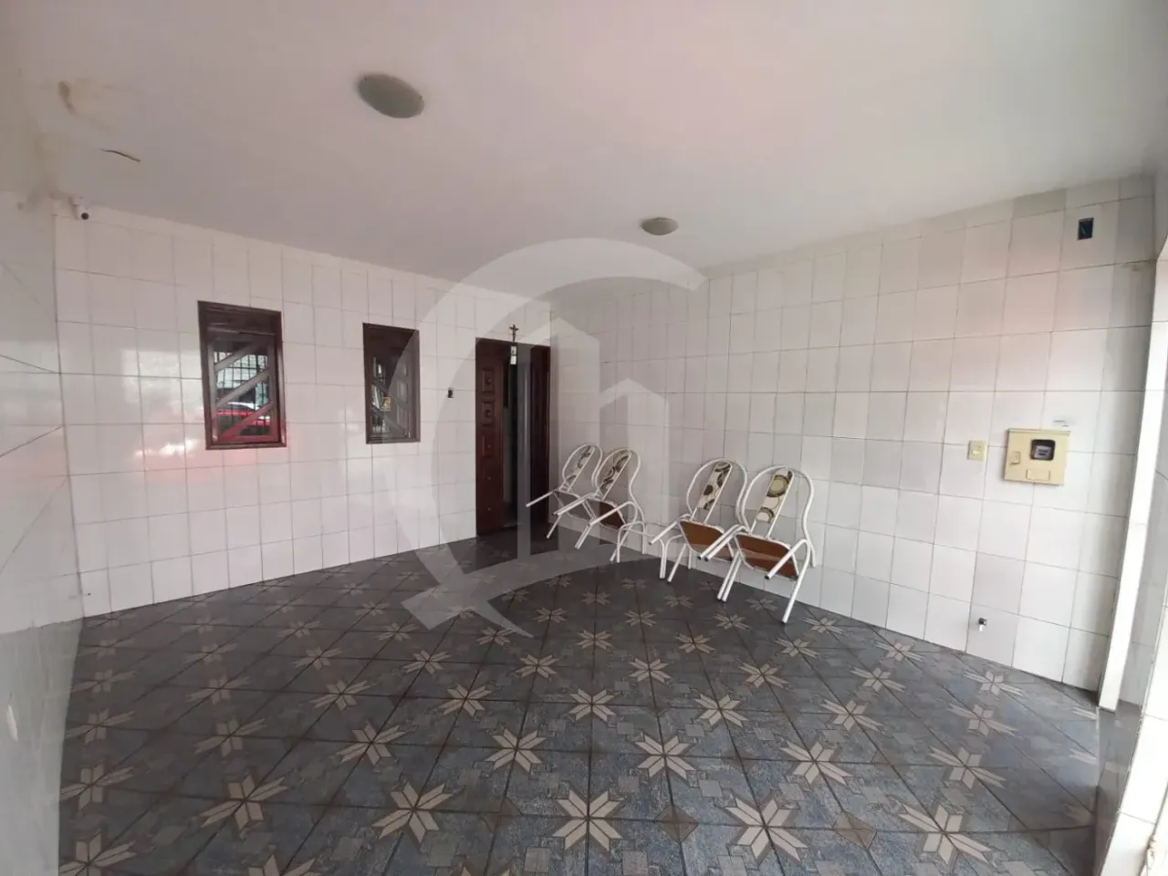 EXCELENTE CASA DE MÉDIO PADRÃO A VENDA NO BAIRRO SIQUEIRA CAMPOS, LADO SOMBRA PREDOMINANTE