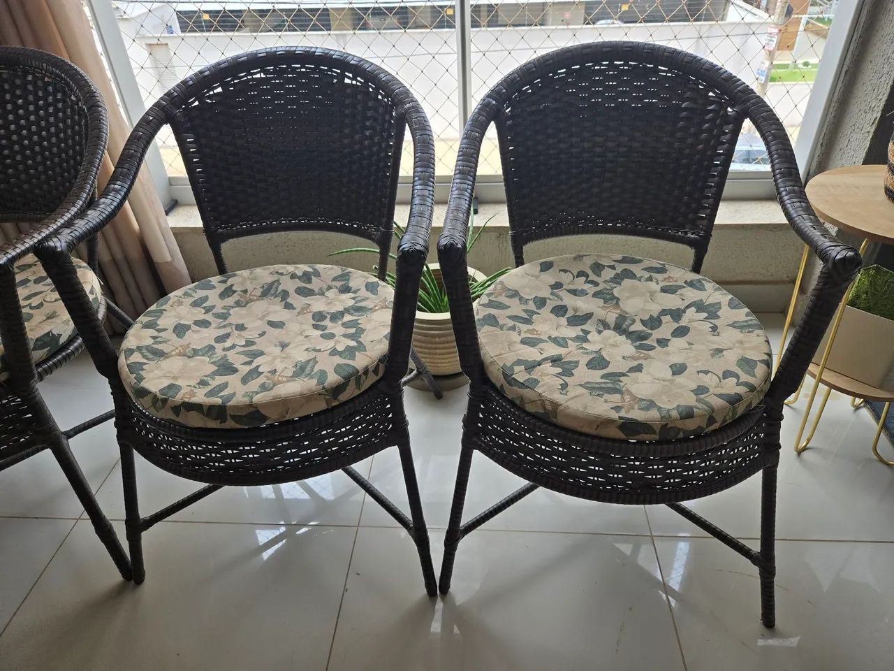 Namoradeira e cadeiras de fibra - Foto 2
