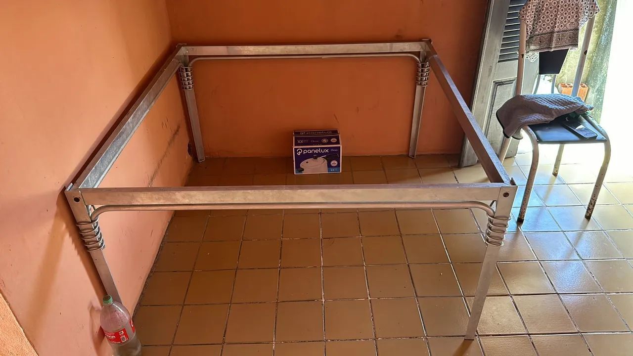 Mesa de Jantar em Alumínio - Ótima para o seu Lar! - Foto 2